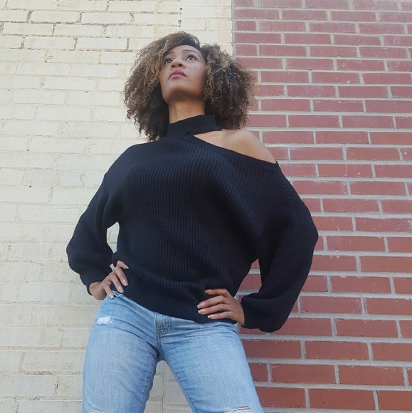 Peek a Boo Sweater - Picture 3 of 8